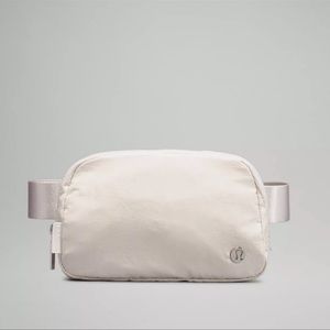 Lululemon Belt bag in White Opal
